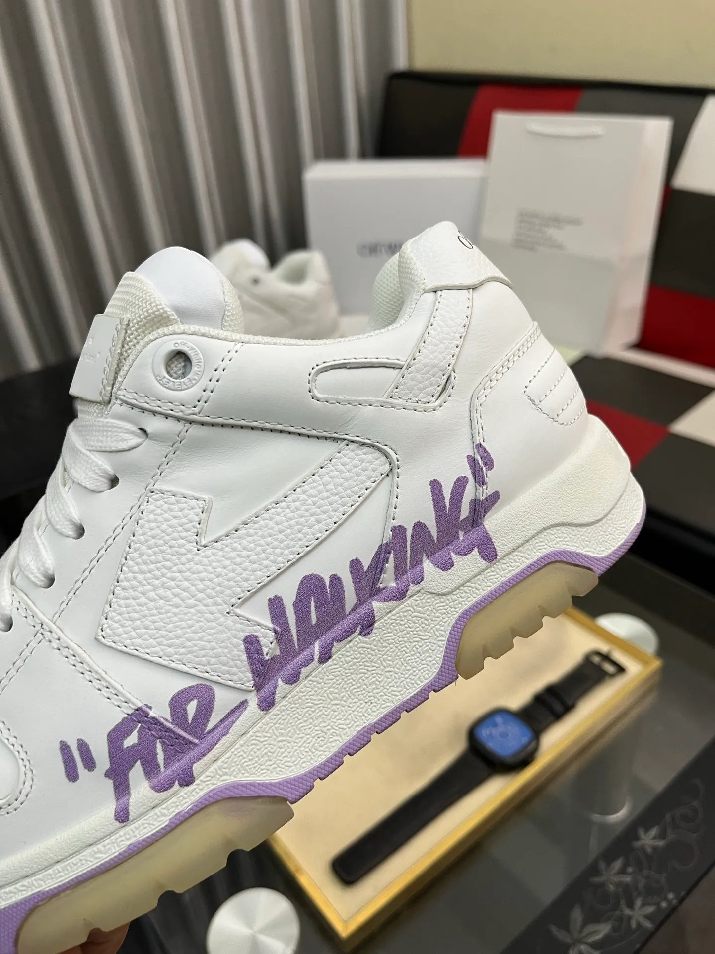 Men's shoes 💰600⌚️⌚️ OFF-White C/O VirGil Abloh fashionable and versatile casual shoes. Exclusive first release of the new model. Made of environmentally friendly cowhide leather and mesh fabric upper material. The insole is embedded with foam cushioning EVA material. The correct midsole is equipped with EVA lightweight cushioning. External tooth nail rubber outsole. The correct accessories can be customized simultaneously. Women's model: 35-40 Men's model: 39-45